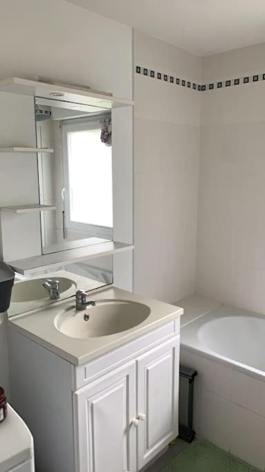 Appartement Lumineux De 60M2 Guer Exteriör bild